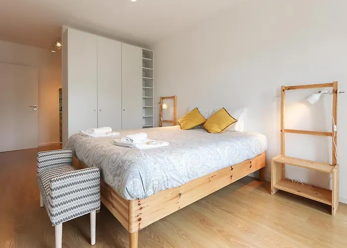 Modern & Bright Avenidas Novas By Homing