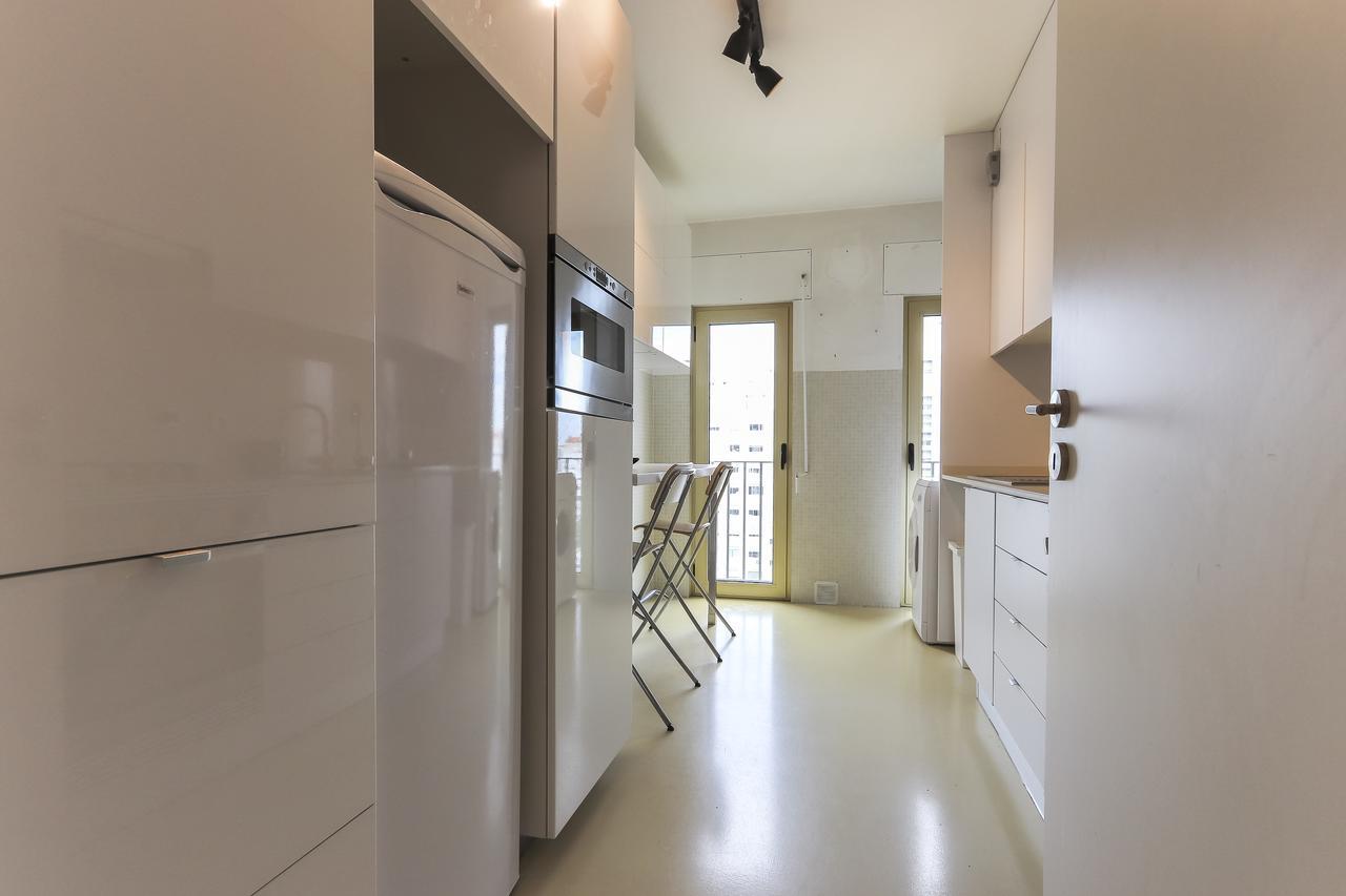 Modern & Bright Avenidas Novas By Homing Lizbona